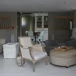 Les De L'yeres Holiday home